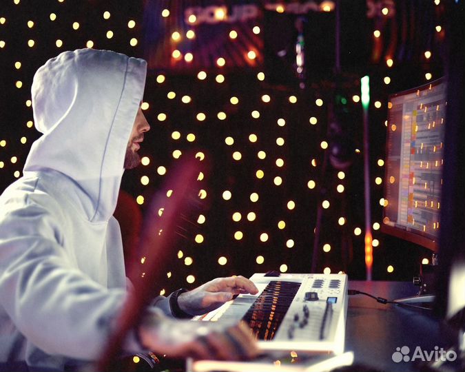 Запись песни в подарок на студии