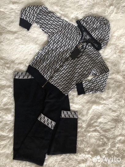 Костюм спортивный