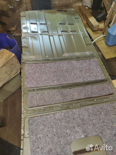 Стойка правая и средняя крыши, часть крыши