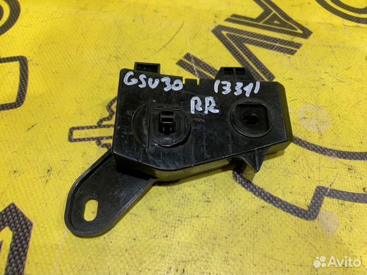 Крепление бампера заднее правое Toyota Harrier