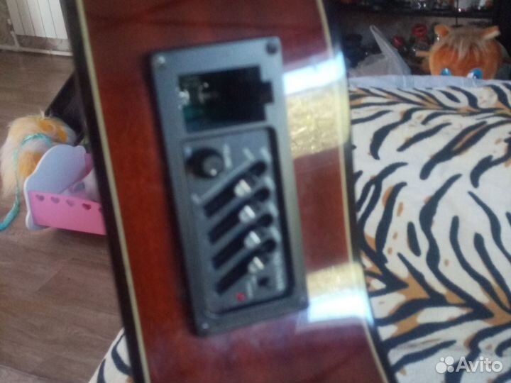 Акустическая гитара