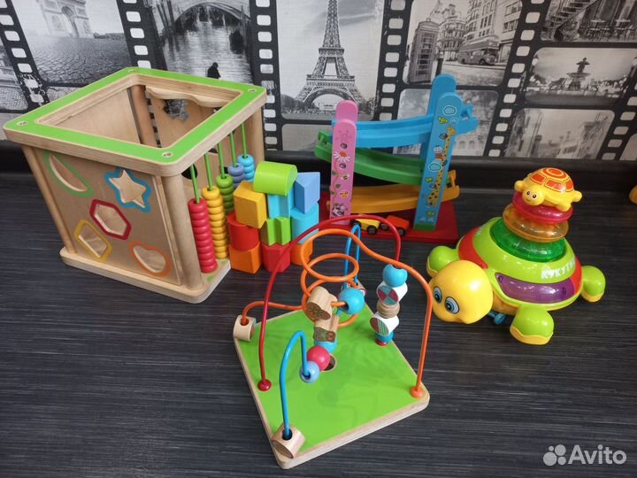 Развивающие игрушки для малышей пакетом