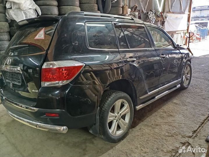 Автомобиль в разборе Toyota Highlander 2013 года