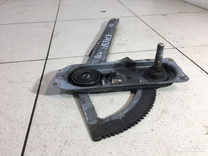 Стеклоподъемник механический передний левый