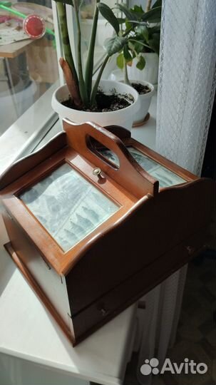 Деревянная шкатулка