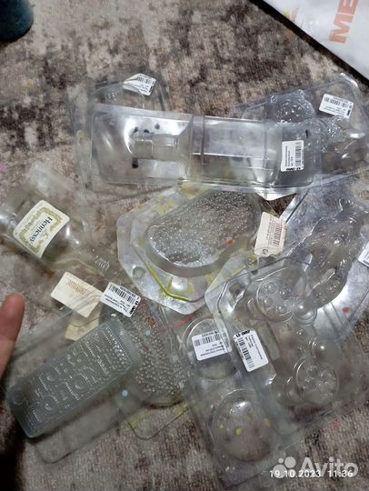 Пластиковые формы для мыла и наклейки