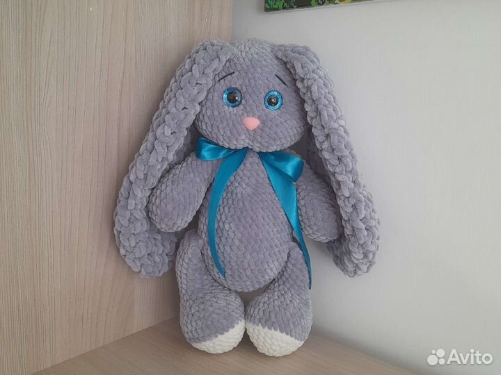 Зайчик плюшевый