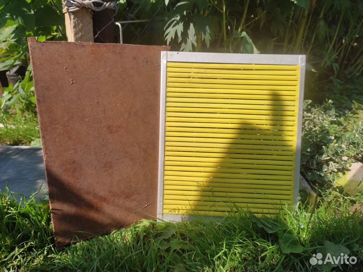 Перегородки, поддон от клещей, поилка для пчёл