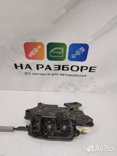 Замок двери задний правый Volkswagen Polo седан