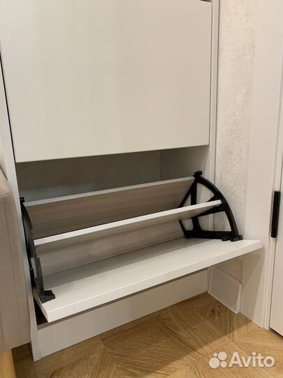 Обувница белая