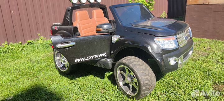 Детский автомобиль на аккумуляторе