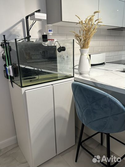 Морской аквариум с тумбой