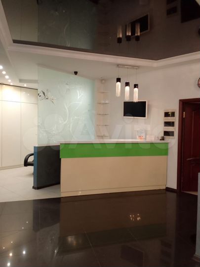 Парикмахерские кресла и маникюрный кабинет