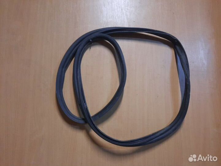 Уплотнительная резинка Renault Fluence седан 1.6