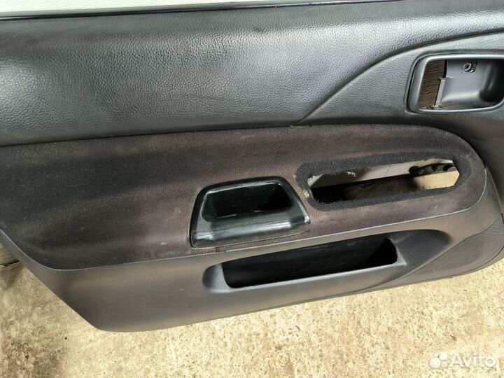 Обшивка двери Mitsubishi Lancer 9