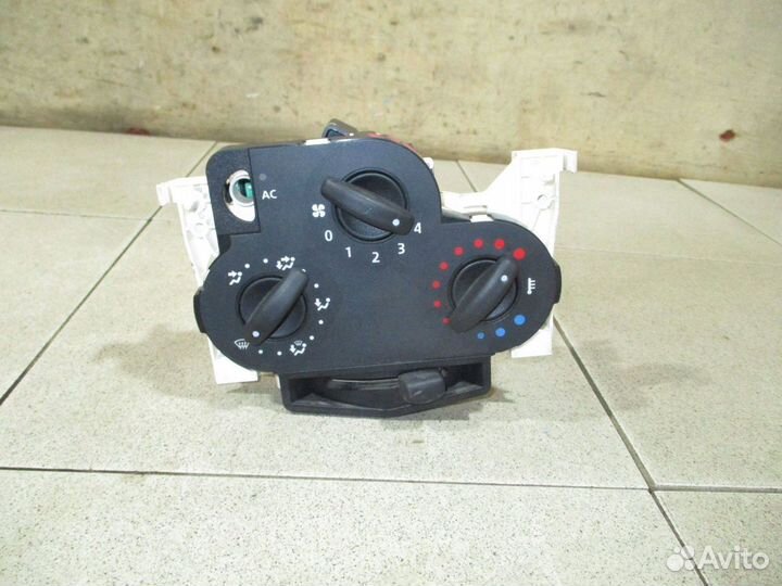 Блок управления отопителем Renault Logan 1