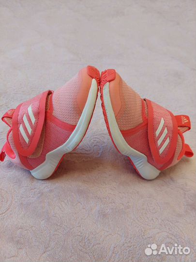 Кроссовки для девочки