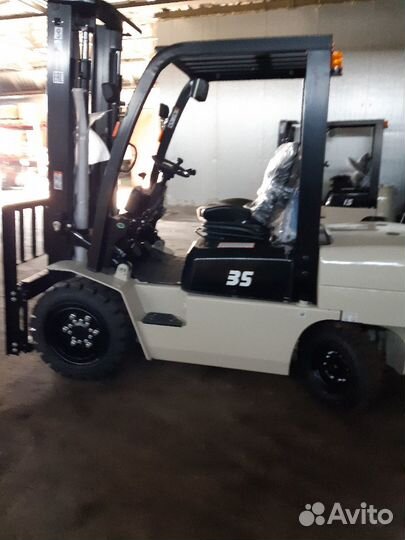 Вилочный погрузчик TFN CPCD35, 2023