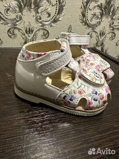 Сандалии для девочки