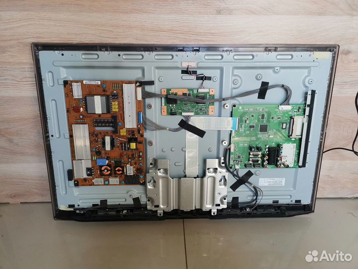 Телевизор LG 32LV2500 (Разбор) (По запчастям)
