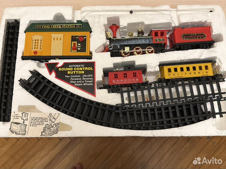 Игрушечный поезд