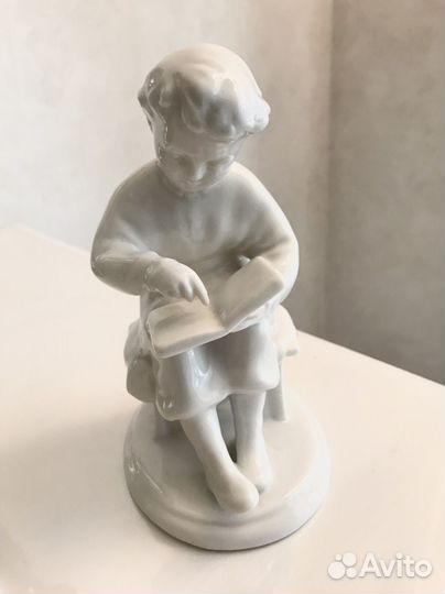 Статуэтка фарфор 