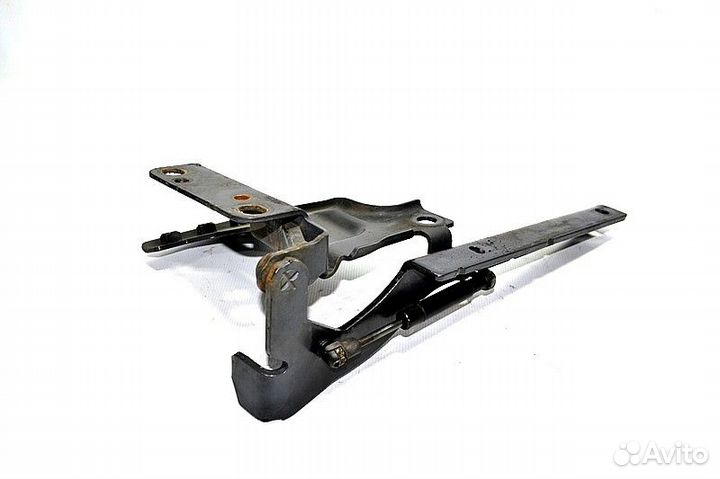 Петля нижней решетки радиатора, правая scania P-se