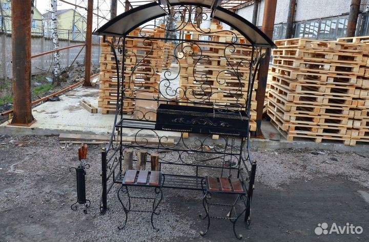 Мангал с крышей