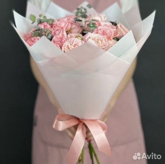 Букет из пион роз и эвкалипта