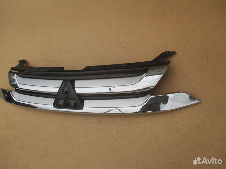 Решетка радиатора Mitsubishi Outlander 2015-2018