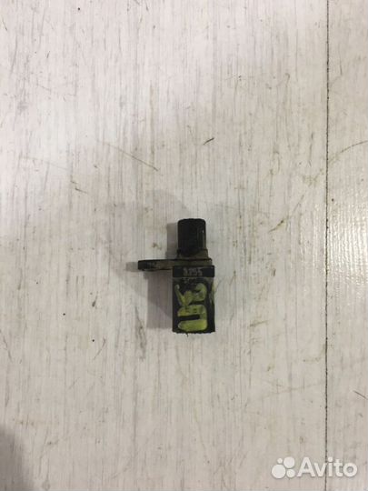 Датчик ABS задний прав mazda 3 BK 2.0 мт седан