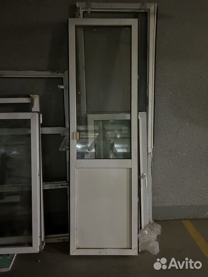 Оконный блок пластиковый 3х створчатый и др-е