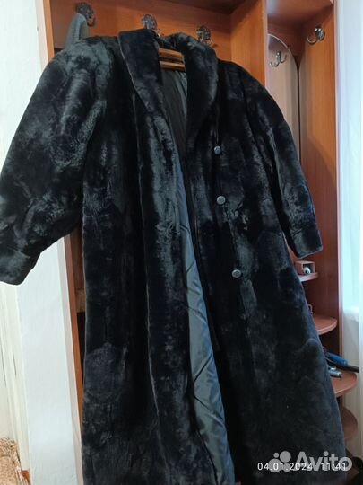Шуба цигейковая женская и мужской полушубок