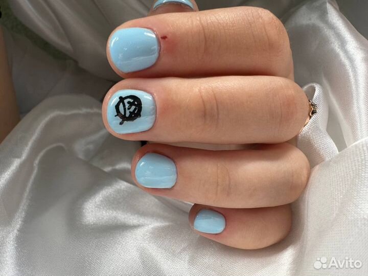 Модель на маникюр