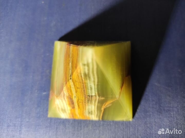 Пирамида из оникса