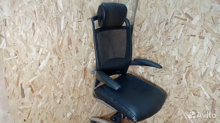 Кресло руководителя Chairman Эко-кожа /б/у