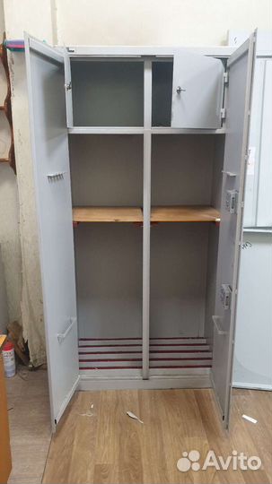 Металлический шкаф (сейф)