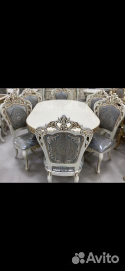 Стол и стулья