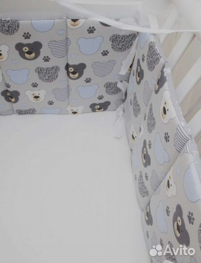 Комплект в кроватку новый