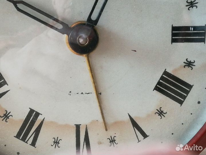 Винтажные механические часы-будильник янтарь (очз)