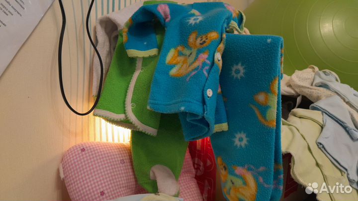 Большая коробка вещей на новорождённого