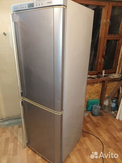Холодильник Самсунг серебристый
