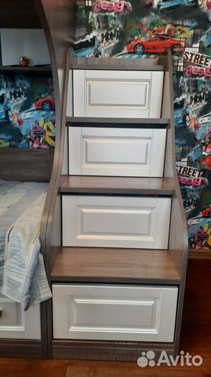 Двухъярусная кровать