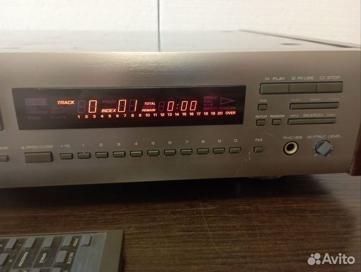 Сд проигрыватель Yamaha CDX - 1050