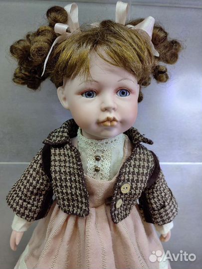 Кукла фарфоровая Hans Volk