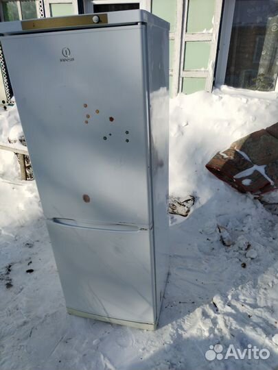 Холодильник indesit