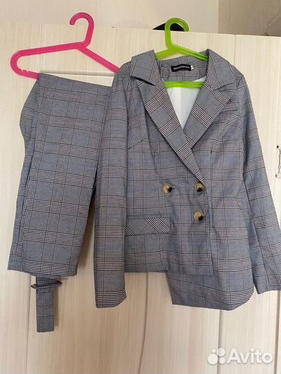 Брючный костюм женский s