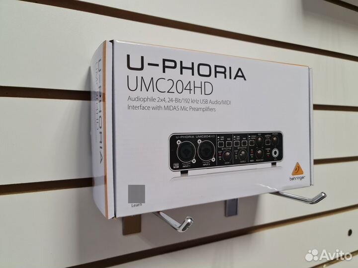 Behringer UMC204HD звуковая карточка