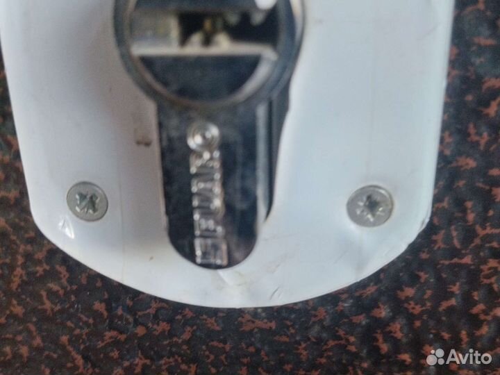 Вскрытие дверей входных, замена замка, личинки