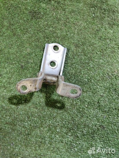 Петля двери задняя левая Toyota Corolla E120